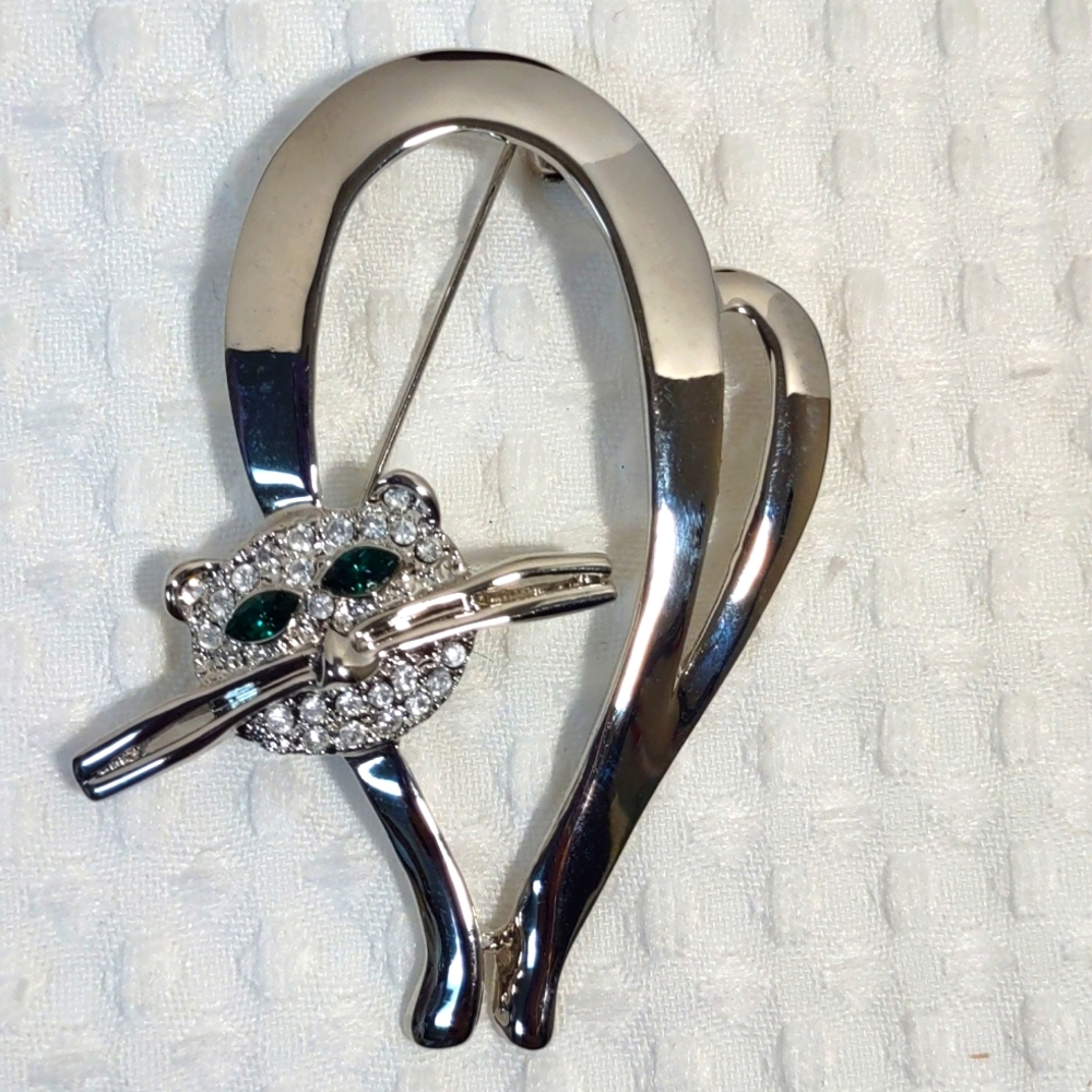 Scared Kitty Pin - Picture 3 of 4